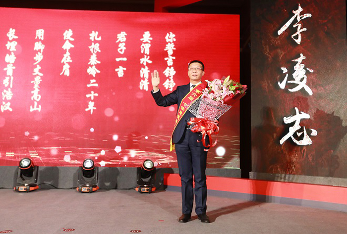 李国良,李凌志分别荣获中国铁建"十大楷模"十佳道德模范(图)